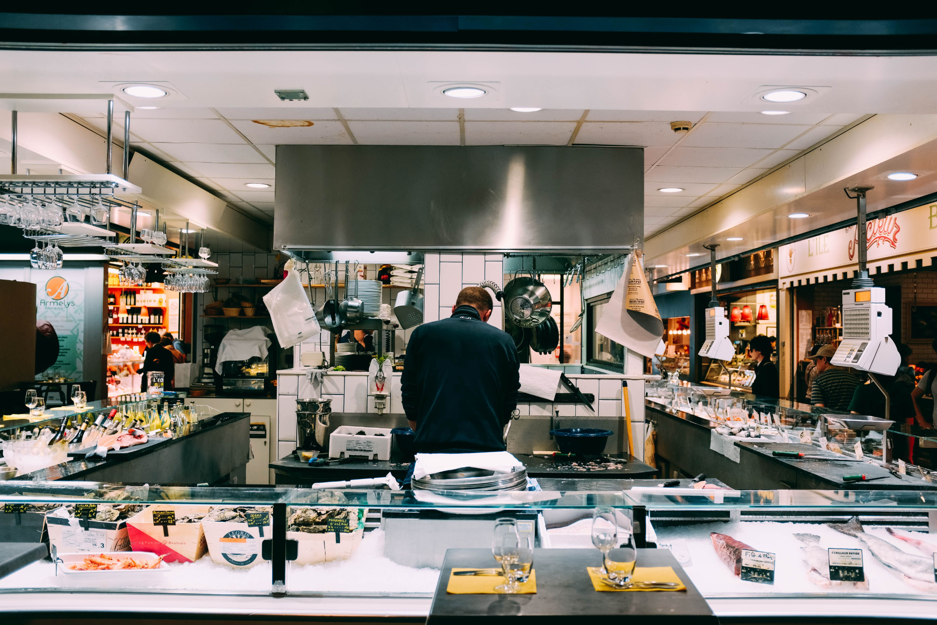Restaurangverksamhet med professionell köksutrustning